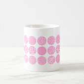 装飾円 – ピンクと白 コーヒーマグカップ (中央)