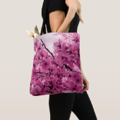 装飾用さくらんぼブランチ紫の様式化 トートバッグ (クローズアップ)