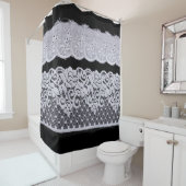装飾用の白いレース、孤立した黒の背景。 シャワーカーテン (インサイチュ)