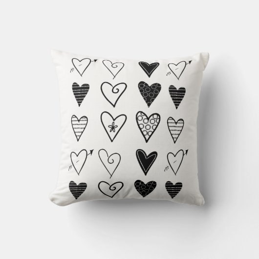 装飾用クッション白と黒のハート クッション (正面)
