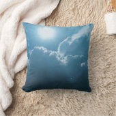 装飾用クッション – 雲を通して劇的な日光 クッション (ブランケット)