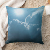 装飾用クッション – 雲を通して劇的な日光 クッション (ブランケット)