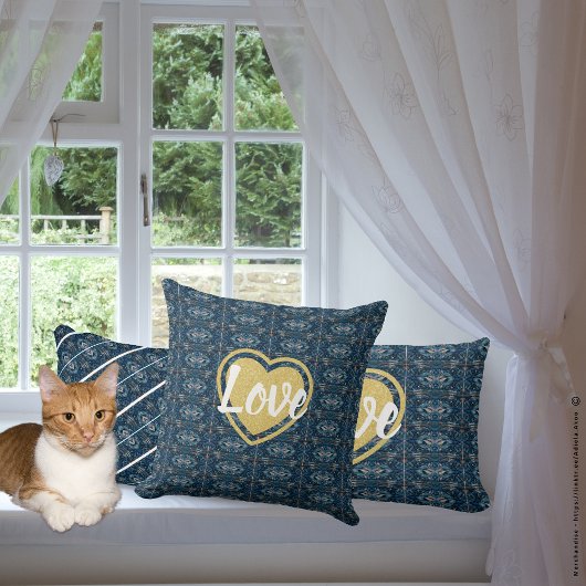 装飾用クッション- LOVE by Poet Adiela Akoo ランバークッション