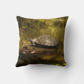 装飾用クッション- Turtle on Log in Pond クッション (裏面)