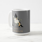 装飾白フローラ金ゴールドアクセントMonogram A コーヒーマグカップ (正面左)