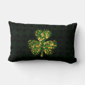 装飾的なアイルランドのシャムロック-クローバーの金ゴールドおよび緑 ランバークッション (裏面)