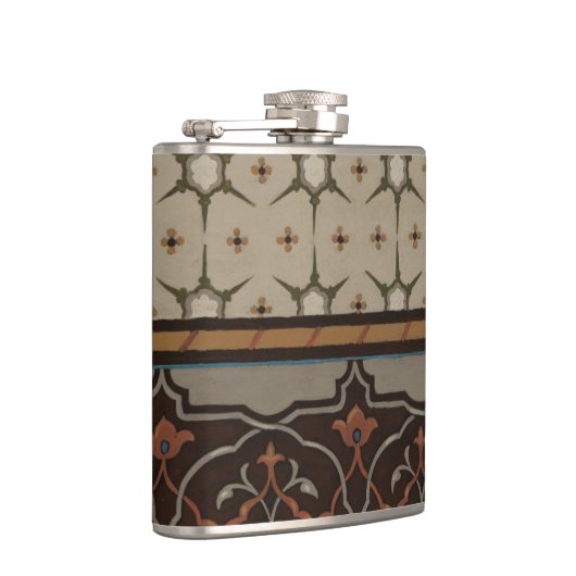 装飾的なパターンが付いている家宝の織物 フラスク (右)