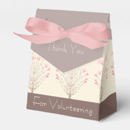 装飾的なピンクとクリームにブラウンを添えて フェイバーボックス