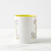 装飾的なモノグラムMのハートの花の芸術のマグ ツートーンマグカップ (中央)