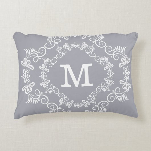装飾的な灰色白のカスタムなモノグラム アクセントクッション (正面)