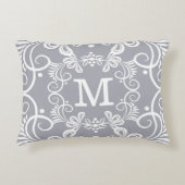 装飾的な灰色白のカスタムのモノグラム アクセントクッション (正面)