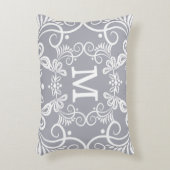 装飾的な灰色白のカスタムのモノグラム アクセントクッション (正面(垂直))