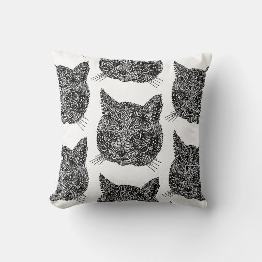 装飾的な猫頭 クッション (正面)