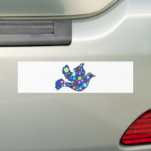 装飾的な花から成っている青い平和鳩 バンパーステッカー (On Car)