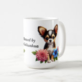 装飾的な花とチワワの子犬 コーヒーマグカップ (正面右)