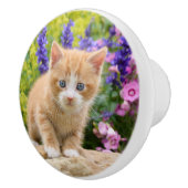 装飾的な花のかわいいショウガ猫の子ネコ- セラミックノブ (右)