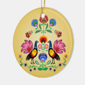 装飾的な花柄及びCockerelsを持つポーランドのフォーク セラミックオーナメント (左)
