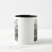 装飾的な通りの時計2の背景の人々 マグカップ (中央)