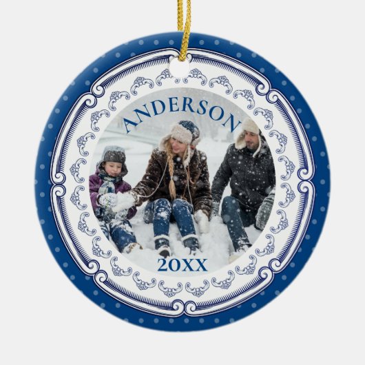 装飾的な青いプレートパーソナライズされたの写真クリスマス セラミックオーナメント (正面)