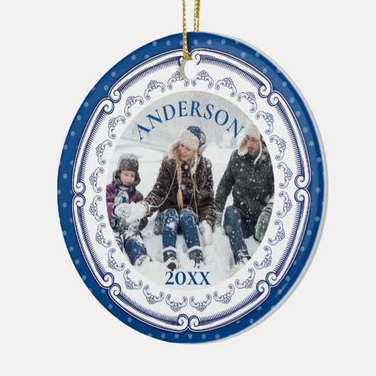 装飾的な青いプレートパーソナライズされたの写真クリスマス セラミックオーナメント (左)