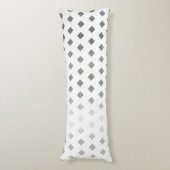 装飾銀灰色ホワイトダイヤモンドパターン ボディピロー (正面縦)