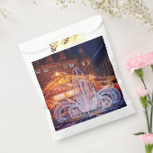 装飾、タウンホールの前 フェイバーバッグ (封をした状態)