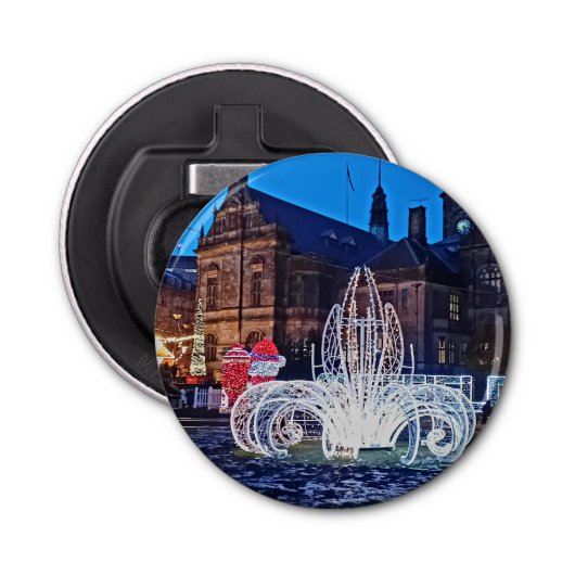 装飾、タウンホールの前 栓抜き (正面)