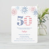 裏庭で50歳の誕生日パーティー: 赤、白、青の楽しいお祭り 招待状 (スタンド正面)
