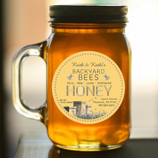 裏庭のミツバチが黄色い上でじんまりとしたミツバチ ラウンドシール