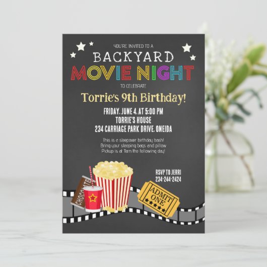 裏庭の映画の夜の誕生日パーティー 招待状 (スタンド正面)