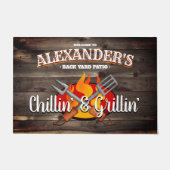 裏庭パーソナライズされたチリンとグリリンのパティオ ドアマット (正面)