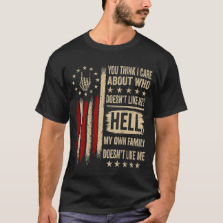 裏面には私を嫌いな人のことは気にしてるでしょと書いてある Tシャツ
