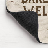 裸の足は砂の上で歓迎 マウスパッド (コーナー)