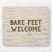 裸の足は砂の上で歓迎 マウスパッド (正面)