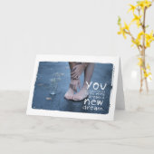 裸足の挨拶状の女の子の写真 カード (黄色い花)