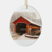 製品のGilbertvilleの屋根付橋の冬 セラミックオーナメント (右)