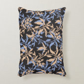 複雑なエレガントフローラを特徴とする繊維デザイン アクセントクッション (正面(垂直))