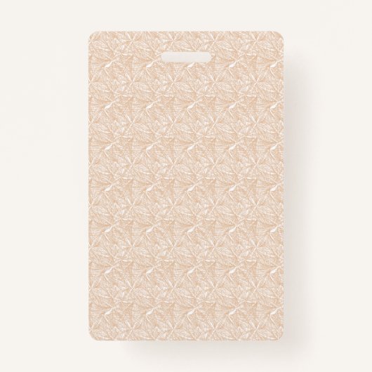 複雑なモチーフの茶色い敷物が床に置かれている バッジ (裏面)