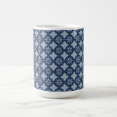 複雑な雪片パターン コーヒーマグカップ (中央)
