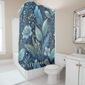 複雑な青と緑の植物学 – 星空の濃い青 シャワーカーテン (インサイチュ)