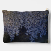 複雑にパターン（の模様が）あるさざ波の青い色合いの葉 アクセサリーポーチ (裏面)