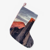 褐色と黒色の岩層 スモールクリスマスストッキング (正面 (吊り時))