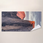 褐色と黒色の岩層 バスタオル (バスタオル)