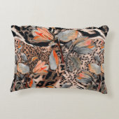 褐色の花のパターを持つ野生のアフリカの動物の皮 アクセントクッション (裏面)