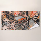 褐色の花のパターを持つ野生のアフリカの動物の皮 バスタオル (バスタオル)