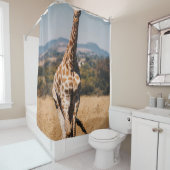 褐色の草に囲まれたキリン シャワーカーテン (インサイチュ)