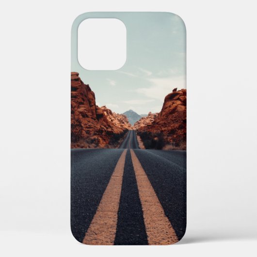 褐色岩形成UN間の黒アスファルト道路 Case-Mate iPhoneケース (裏面)