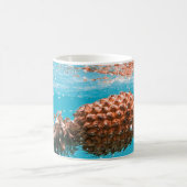 褐色植物に水滴 コーヒーマグカップ (中央)