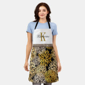 褐色金ゴールドダリアフローラフラワーモノグラム エプロン (着用した状態)