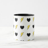襲って下さい元の芸術"ハートおよびボルトと" マグカップ (中央)